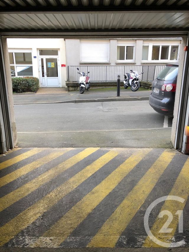 Afficher la photo en grand parking à louer - 11.0 m2 - LE MANS - 72 - PAYS-DE-LOIRE - Century 21 Harmony