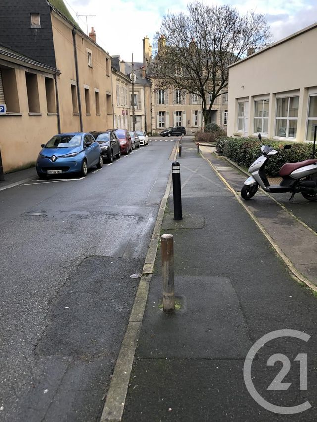Afficher la photo en grand parking à louer - 11.0 m2 - LE MANS - 72 - PAYS-DE-LOIRE - Century 21 Harmony