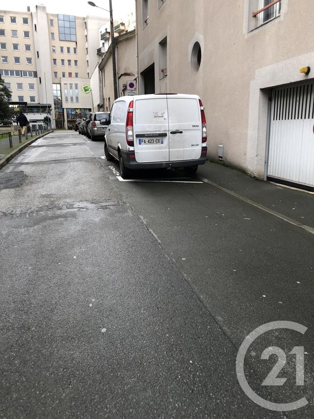 Afficher la photo en grand parking à louer - 11.0 m2 - LE MANS - 72 - PAYS-DE-LOIRE - Century 21 Harmony