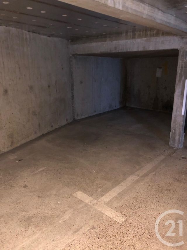 Afficher la photo en grand parking à louer - 11.0 m2 - LE MANS - 72 - PAYS-DE-LOIRE - Century 21 Harmony