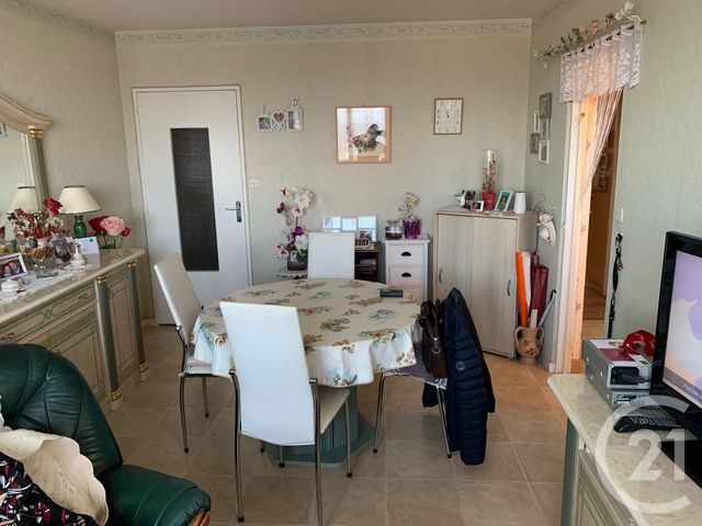 Afficher la photo en grand Appartement F3 à vendre - 3 pièces - 70.12 m2 - ALLONNES - 72 - PAYS-DE-LOIRE - Century 21 Harmony