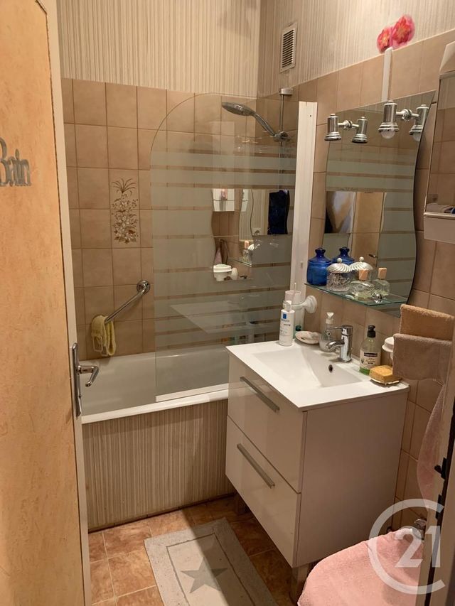Afficher la photo en grand Appartement F3 à vendre - 3 pièces - 70.12 m2 - ALLONNES - 72 - PAYS-DE-LOIRE - Century 21 Harmony