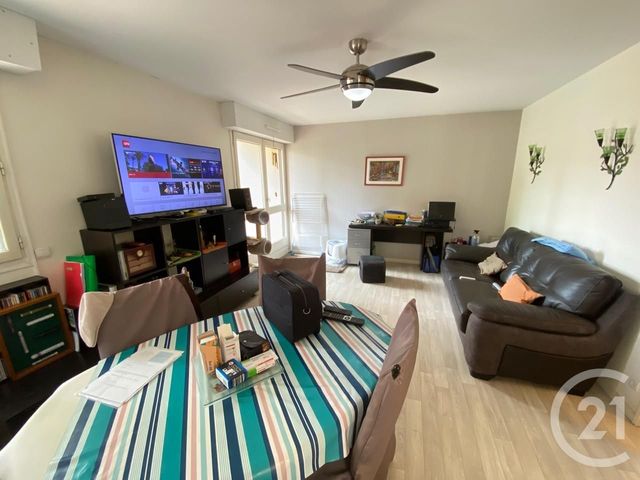 Appartement F2 à vendre - 2 pièces - 46.8 m2 - LE MANS - 72 - PAYS-DE-LOIRE - Century 21 Harmony Appartement F2 à vendre - 2 pièces - 46.8 m2 - LE MANS - 72 - PAYS-DE-LOIRE - Century 21 Harmony