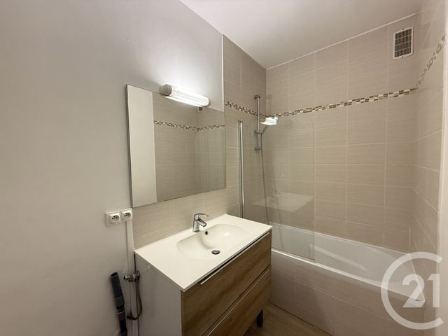 Afficher la photo en grand Appartement à louer - 3 pièces - 74.05 m2 - LE MANS - 72 - PAYS-DE-LOIRE - Century 21 Harmony